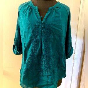 Nine West 3/4 sleeve top. Top button missing but not noticeable when wearing.